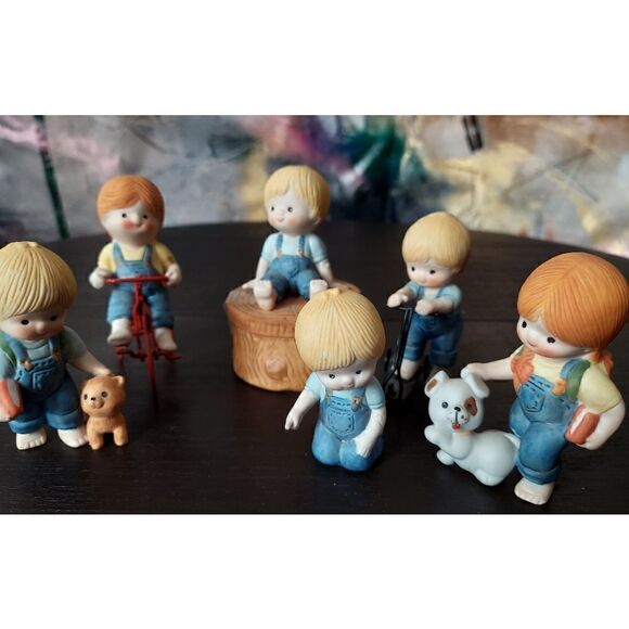 Vintage Boy/Girl  Figurines Bib Overalls Enesco Bl - Picture 1 of 8